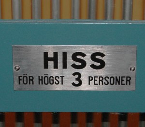 Hiss-för-3-personer-skylt3